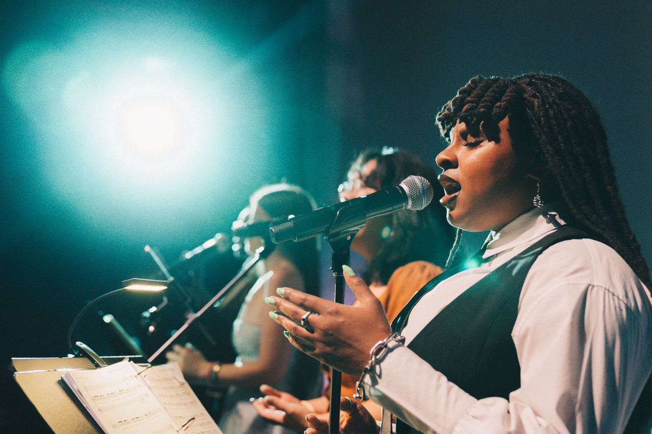 Vocalist Kaedi performing under stage lights